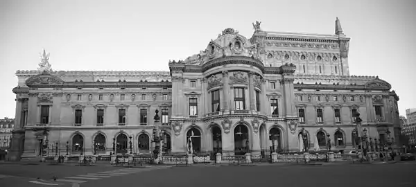 East façade and the Pavillon des Abonnés