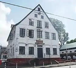 Photograph of an 18th-century Dutch colonial home in derelict condition