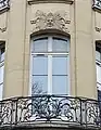 51, rue d'Anjou: sculpted head of Buddha