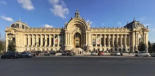 Petit Palais, Paris, an example of Beaux Arts architecture, with Ionic columns very similar to those of the reign of Louis XIV, by Charles Giraud, 1900