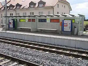 Shelter on side platform