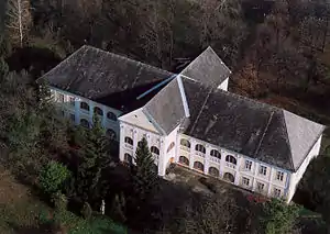 Sály - Palace