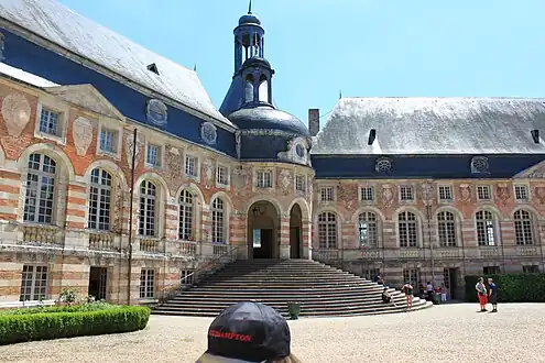 Interior courtyard of the Château de Saint-Fargeau (1652–1657)