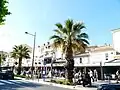 Stores and restaurants next to the Promenade Simon Lorière