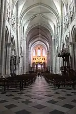 Early six-part rib vaults in Sens Cathedral (1135–1164)