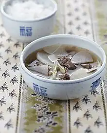 Soegogi-mu-guk (beef radish soup) with rice