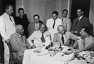 Bakker (sitting, 2nd from left) in 1947