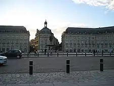 Station Place de la Bourse with minimalist style to blend in