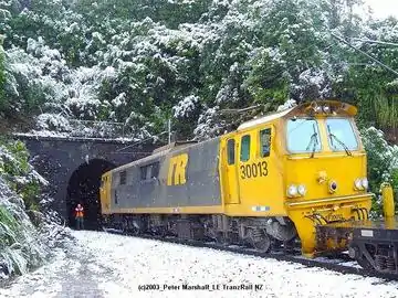 EF locomotive in "Bumble Bee" livery 2006