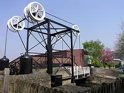 Turnbridge Lift Bridge over the Huddersfield Broad Canal