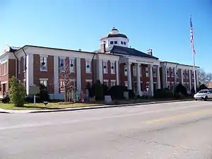 Warren County courthouse in Warrenton