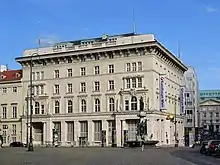 The 1910s extension in 2014, with the Austrian Constitutional Court on the left and Bank Austria Art Forum on the right