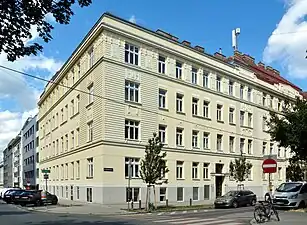 Building at Wiesberggasse 6.