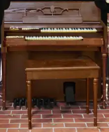 Electrostatic-pickup reed organ (1930s–60s)