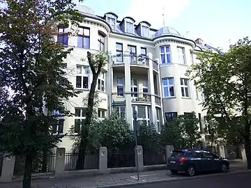 Facade onto Zamoyskiego street