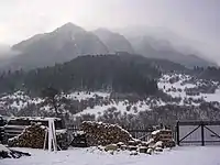 View of the Piatra Craiului Mountains from Zărnești