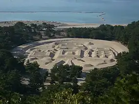 Sand Coin Effigy (Zenigata suna-e) in Kotohiki Park