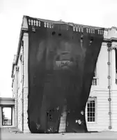 In 1962 the ensign was draped over the parapet of the Queen's House for photography